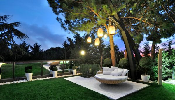 iluminación para jardines